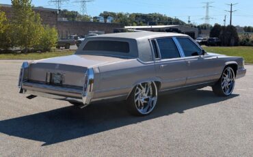 Cadillac-Brougham-1990-Sedan-2