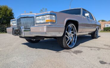 Cadillac-Brougham-1990-Sedan-20
