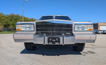 Cadillac-Brougham-1990-Sedan-22