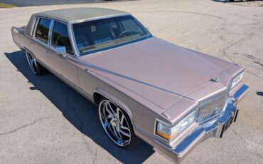 Cadillac-Brougham-1990-Sedan-23
