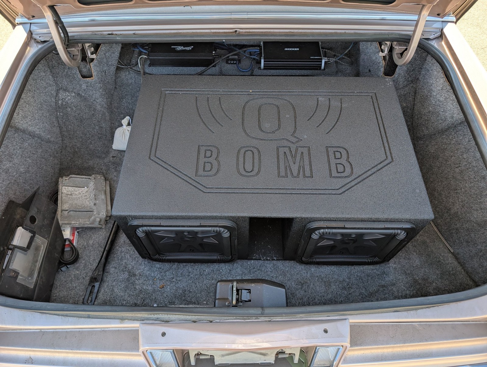 Cadillac-Brougham-1990-Sedan-5