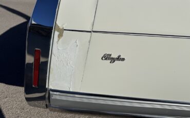 Cadillac-Brougham-1991-Sedan-14