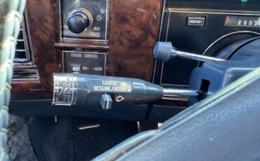 Cadillac-Brougham-1991-Sedan-18