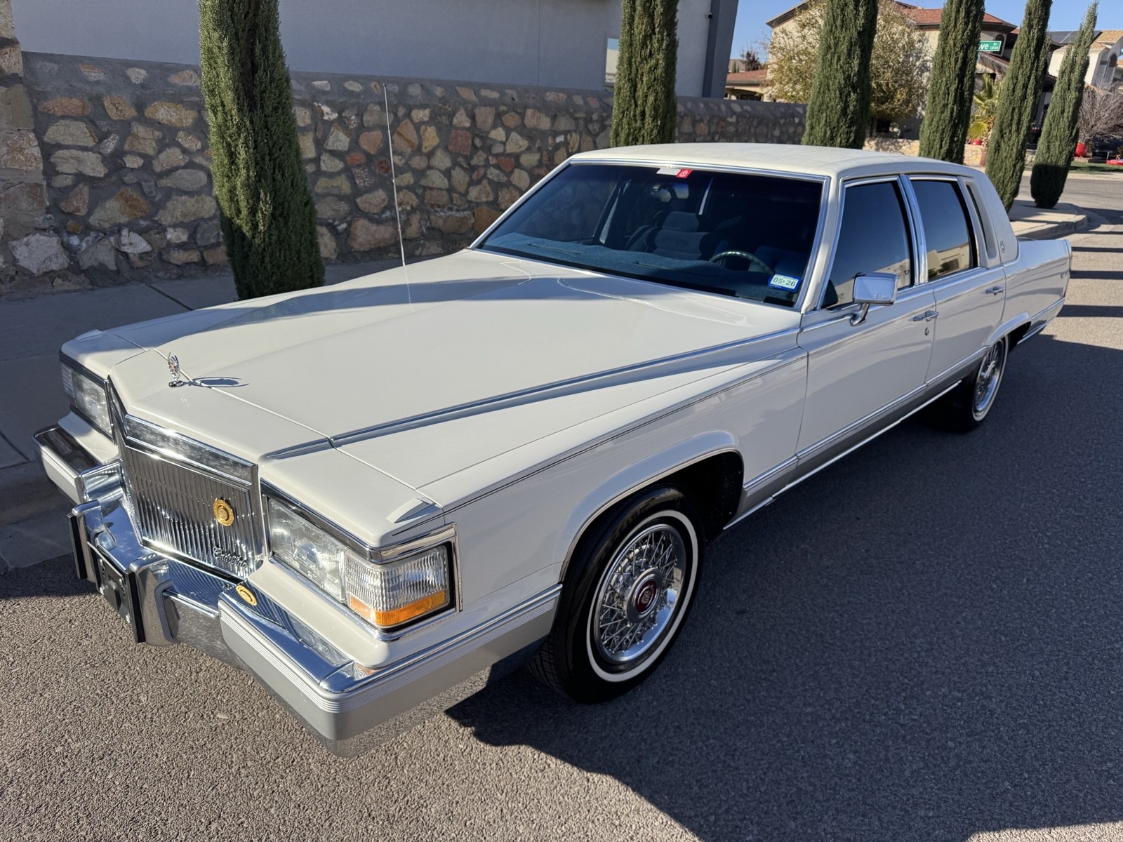 Cadillac-Brougham-1991-Sedan-2