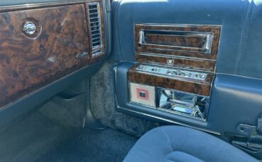 Cadillac-Brougham-1991-Sedan-25