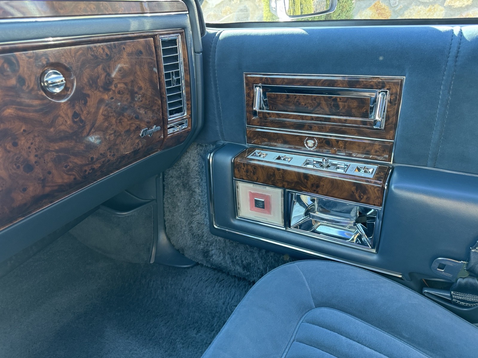 Cadillac-Brougham-1991-Sedan-25