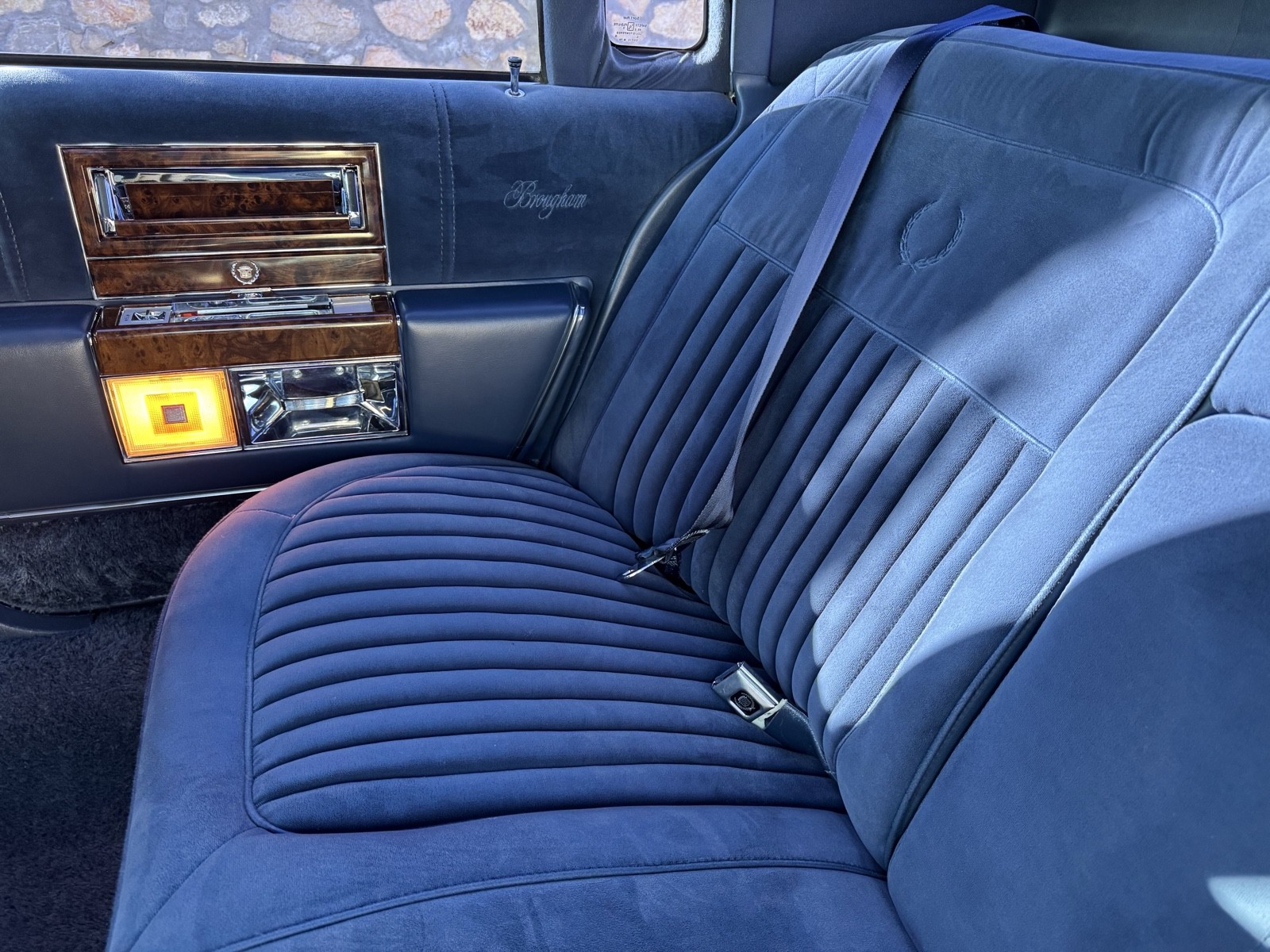 Cadillac-Brougham-1991-Sedan-26