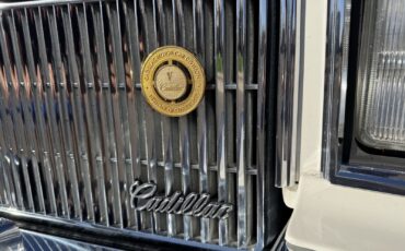 Cadillac-Brougham-1991-Sedan-5