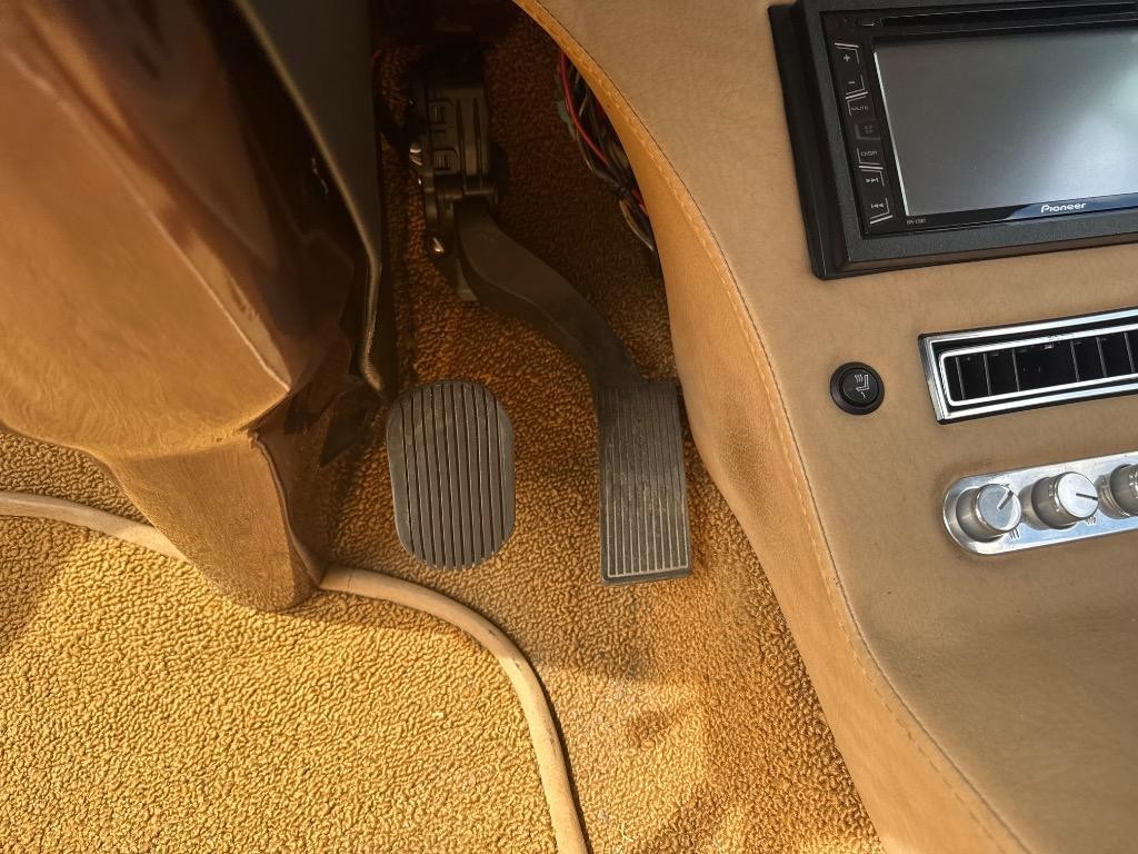 Cadillac-Convertible-series-62-LS-4L80-linked-straight-and-slick-1948-Convertible-34