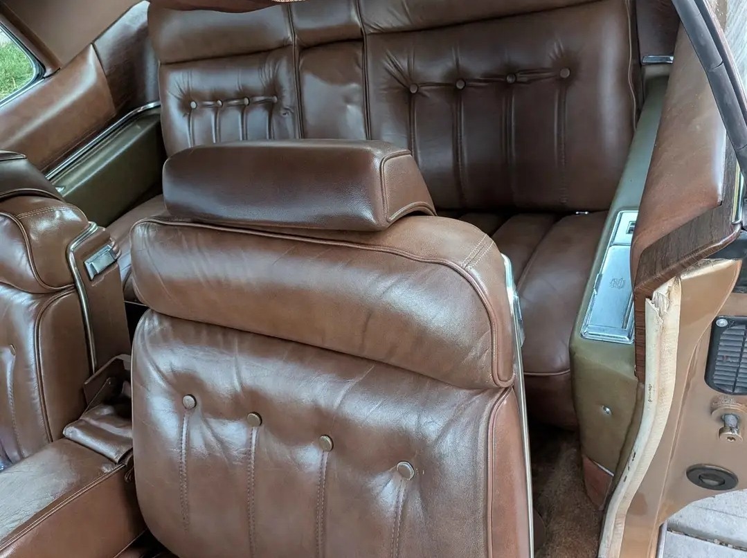 Cadillac-Coupe-DeVille-1973-2S-11