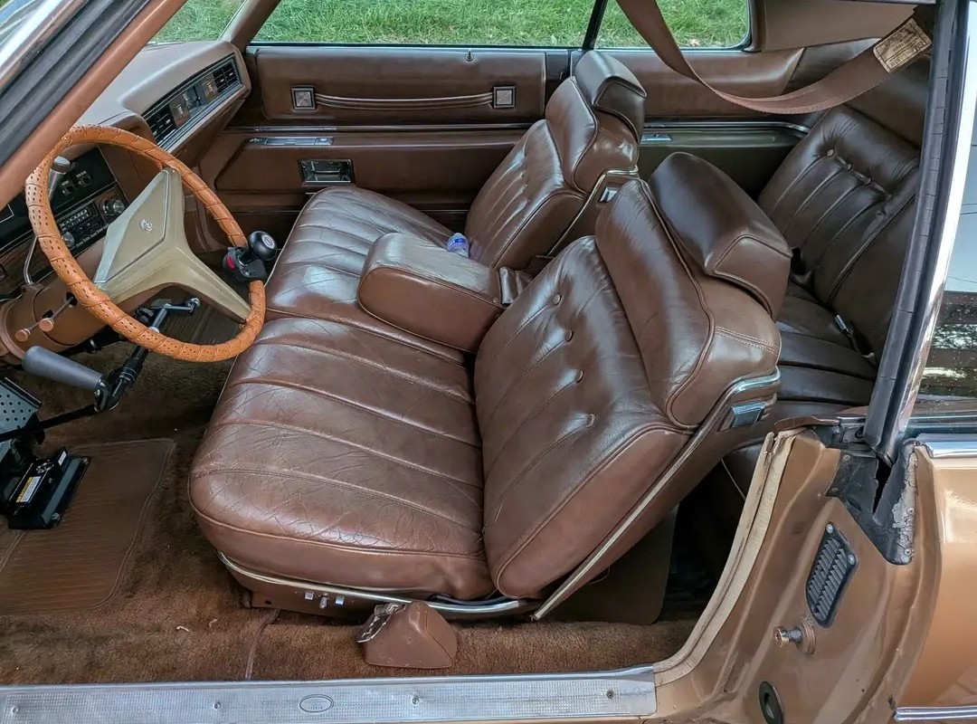 Cadillac-Coupe-DeVille-1973-2S-9