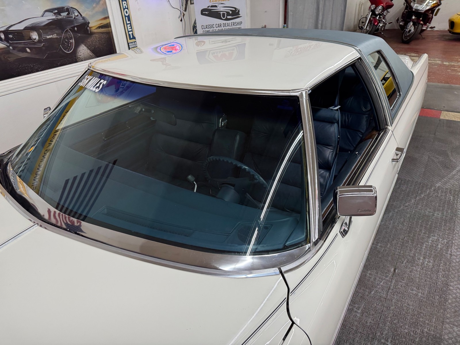 Cadillac-Coupe-DeVille-1975-10