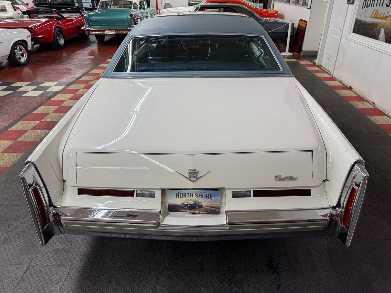 Cadillac-Coupe-DeVille-1975-12