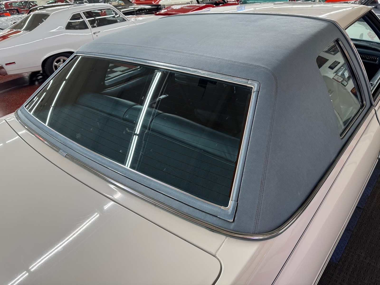 Cadillac-Coupe-DeVille-1975-15