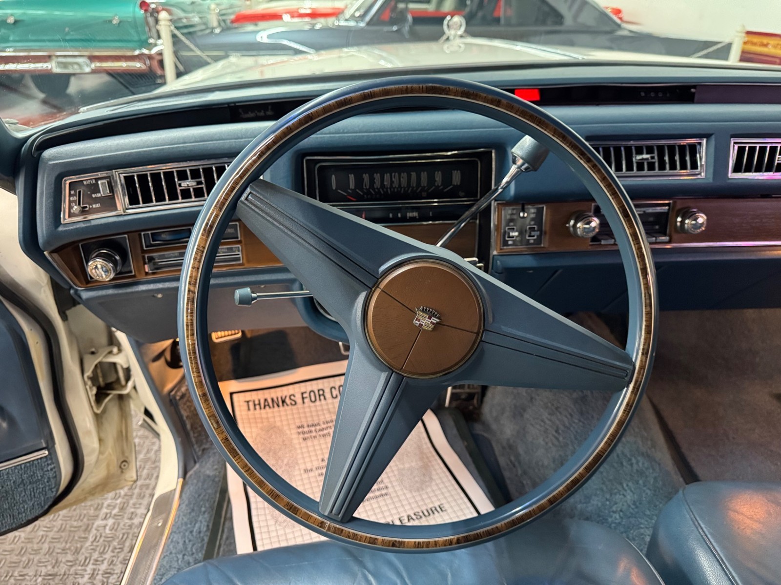 Cadillac-Coupe-DeVille-1975-33