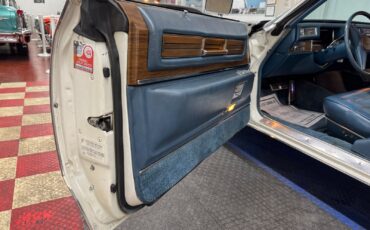 Cadillac-Coupe-DeVille-1975-39