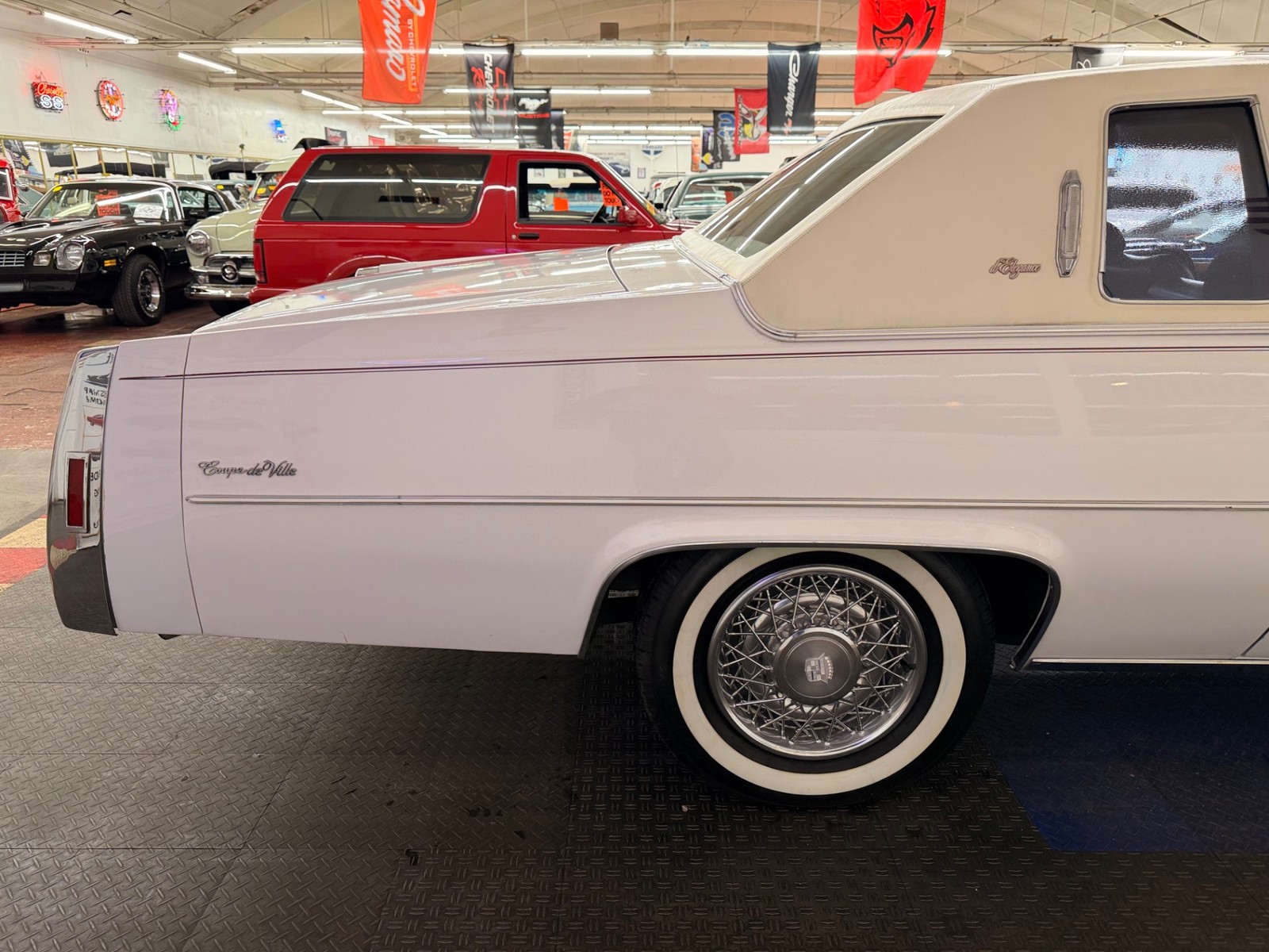 Cadillac-Coupe-DeVille-1979-2-Door-23