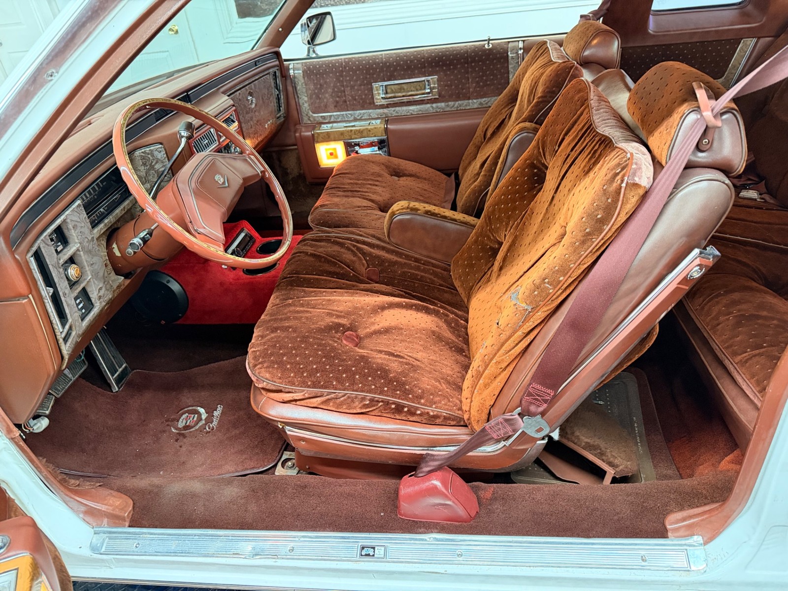 Cadillac-Coupe-DeVille-1979-2-Door-28