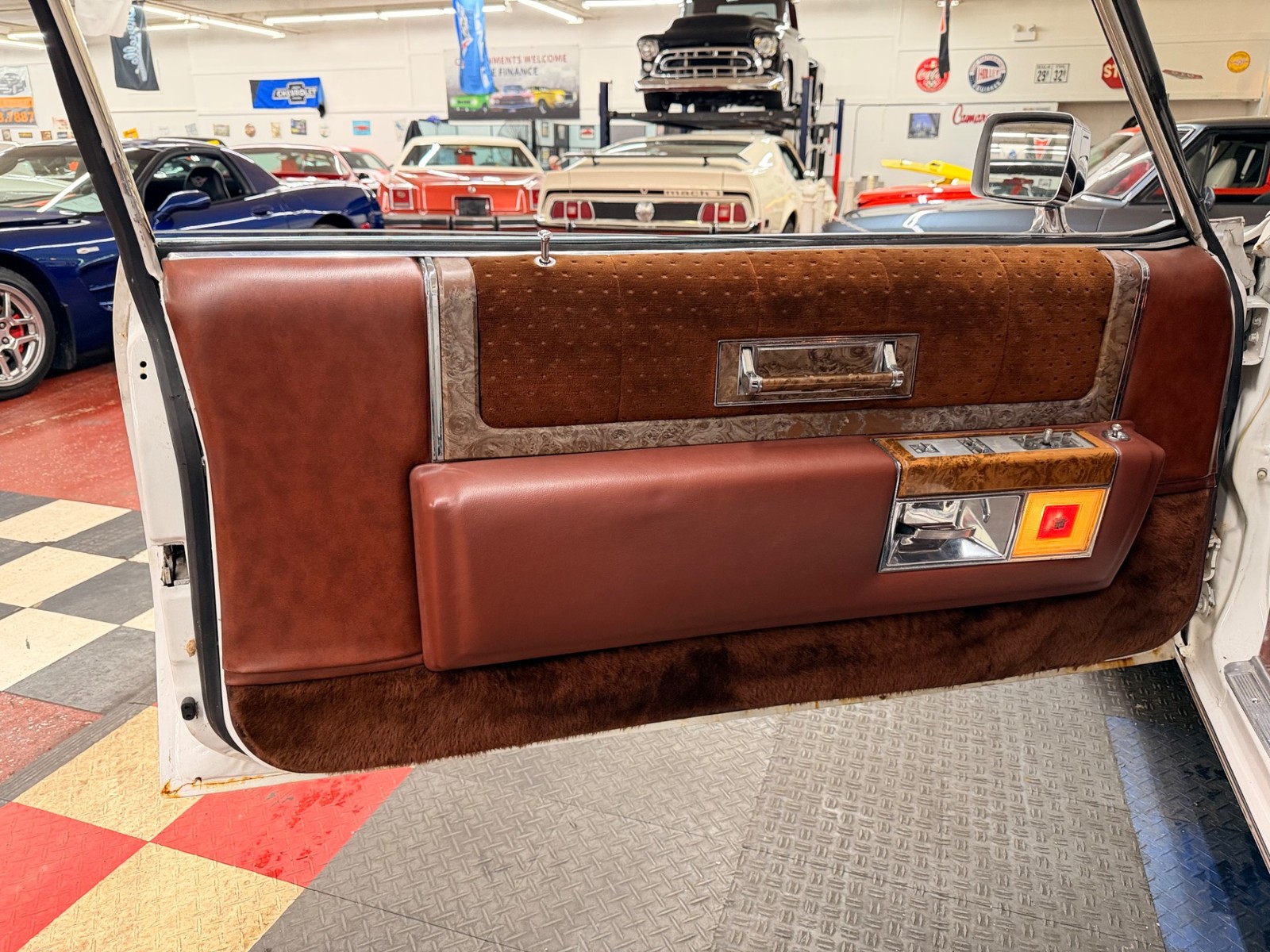 Cadillac-Coupe-DeVille-1979-2-Door-34