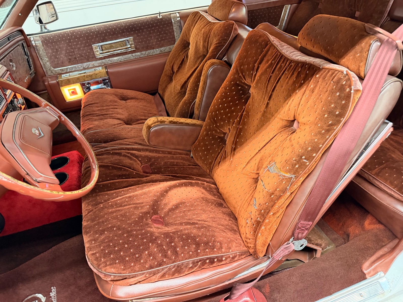 Cadillac-Coupe-DeVille-1979-2-Door-36