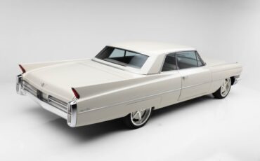 Cadillac-DeVille-1963-Coupe-2