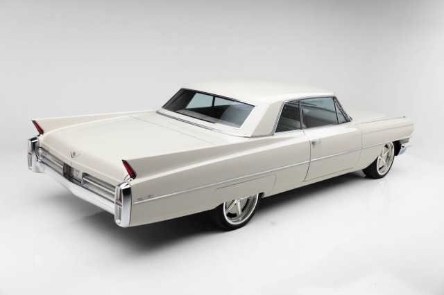 Cadillac-DeVille-1963-Coupe-2