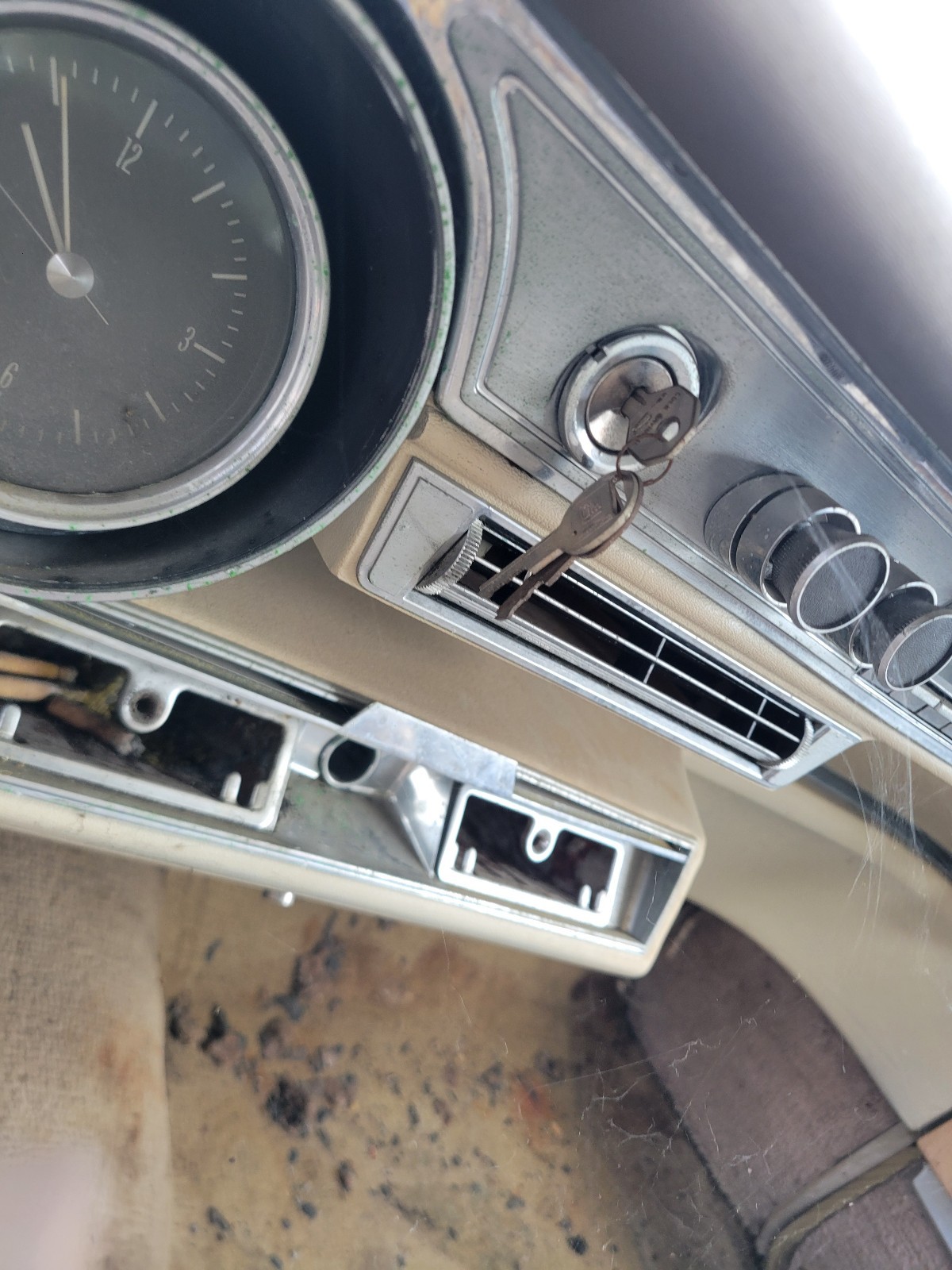 Cadillac-DeVille-1966-19