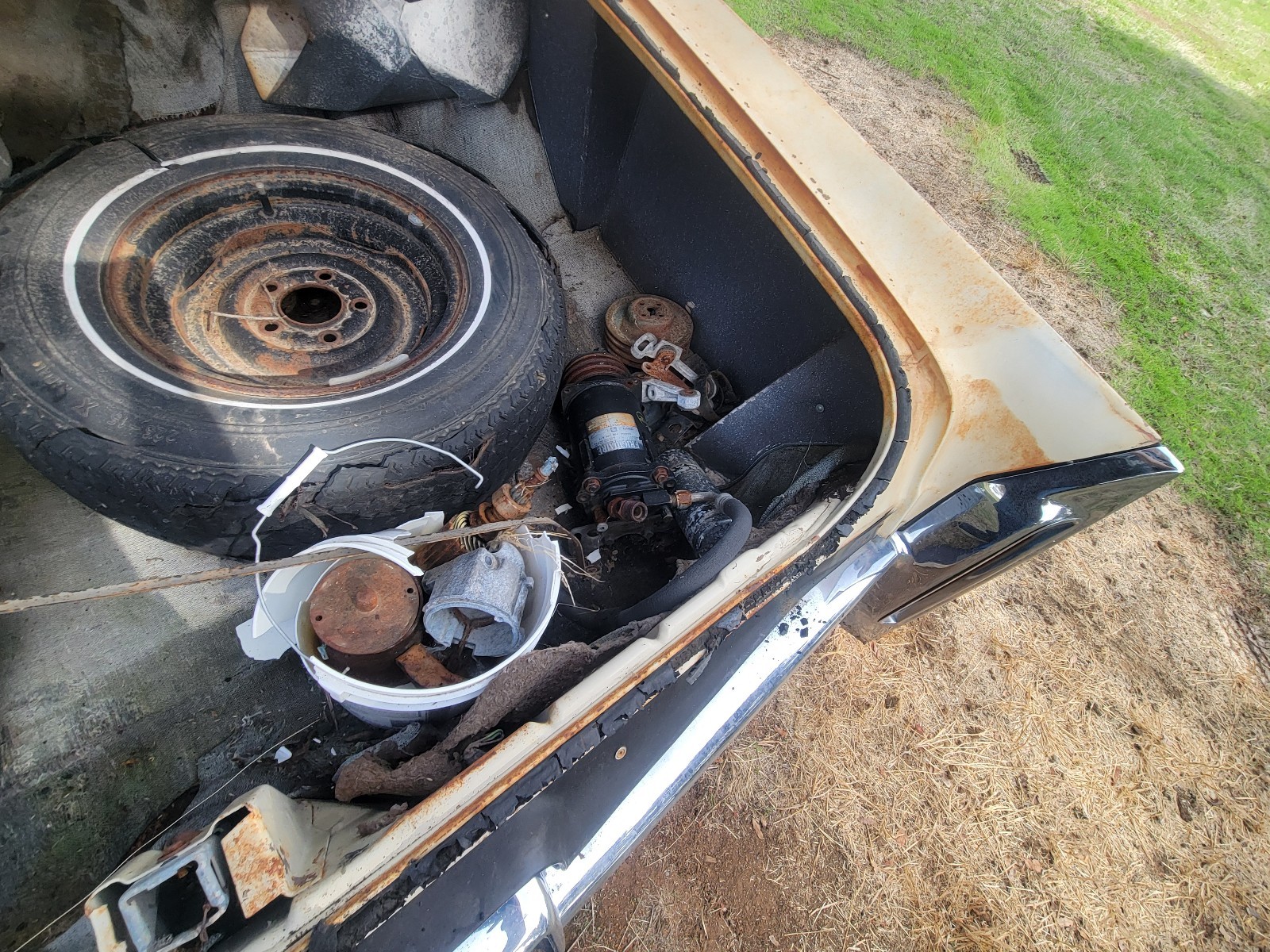 Cadillac-DeVille-1966-24