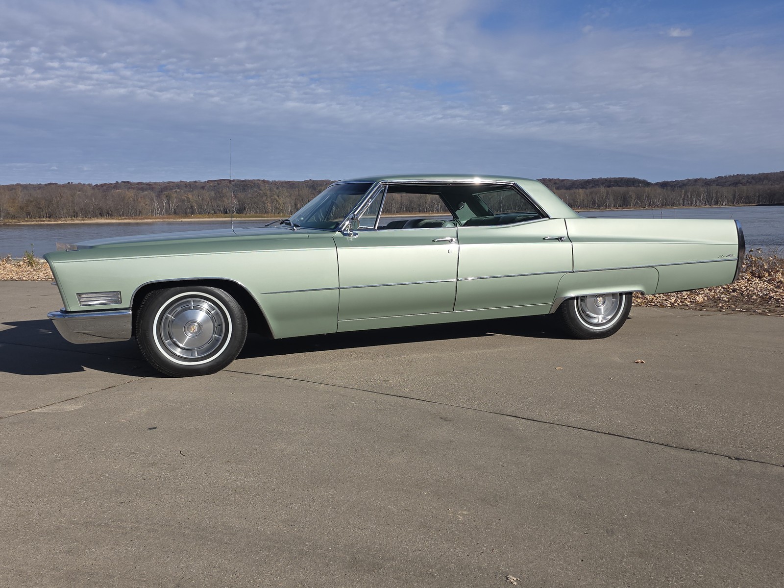 Cadillac-DeVille-1967-Sedan-1