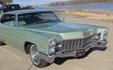 Cadillac-DeVille-1967-Sedan-10