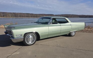 Cadillac-DeVille-1967-Sedan-2