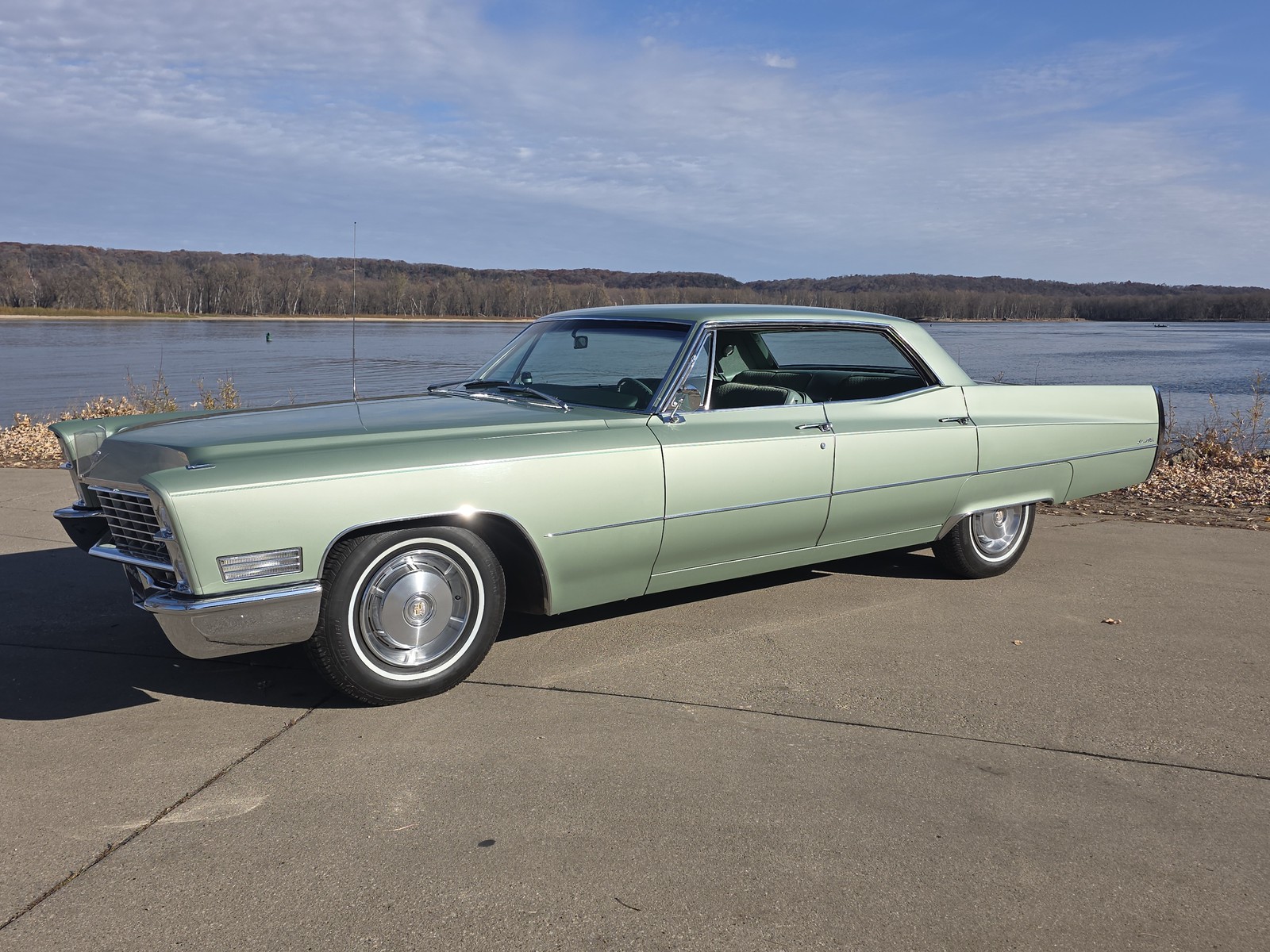 Cadillac-DeVille-1967-Sedan-2