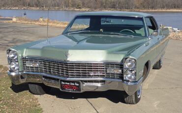 Cadillac-DeVille-1967-Sedan-3