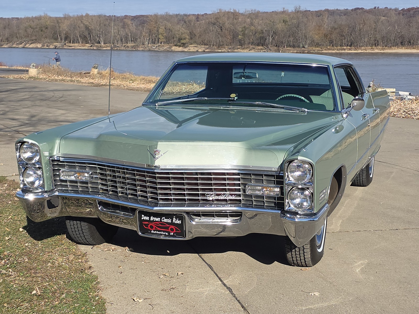 Cadillac-DeVille-1967-Sedan-3
