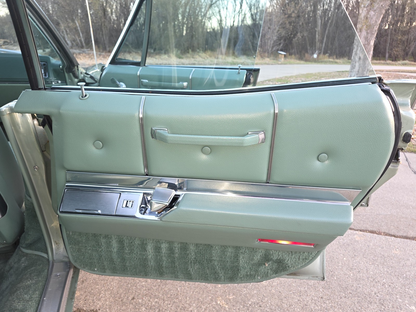 Cadillac-DeVille-1967-Sedan-35