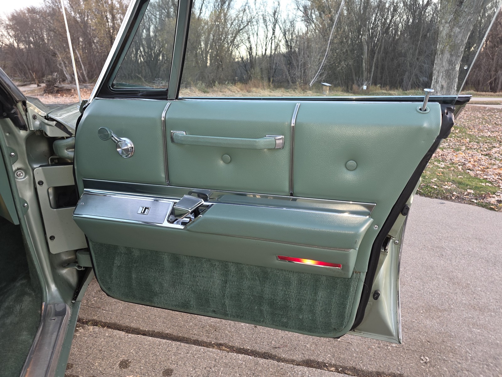 Cadillac-DeVille-1967-Sedan-36