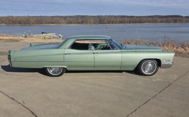 Cadillac-DeVille-1967-Sedan-8