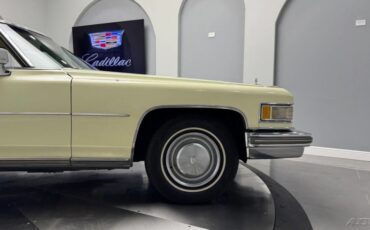 Cadillac-DeVille-1976-11