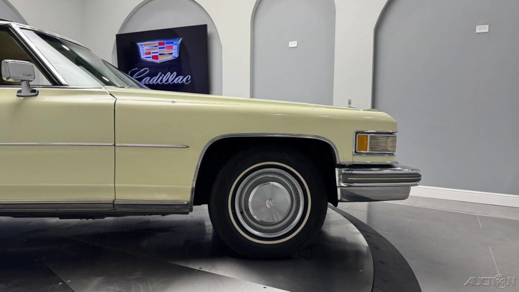 Cadillac-DeVille-1976-11