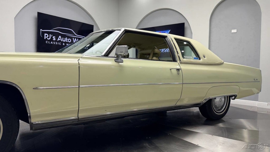 Cadillac-DeVille-1976-15