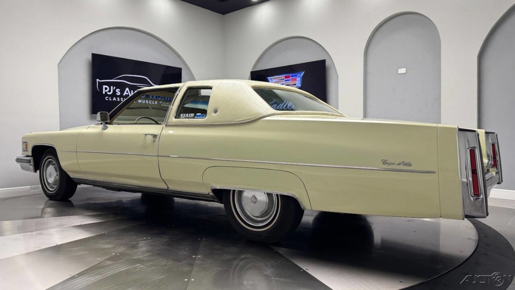 Cadillac-DeVille-1976-20