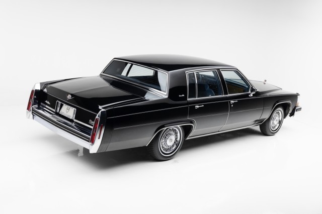 Cadillac-DeVille-1984-Sedan-2