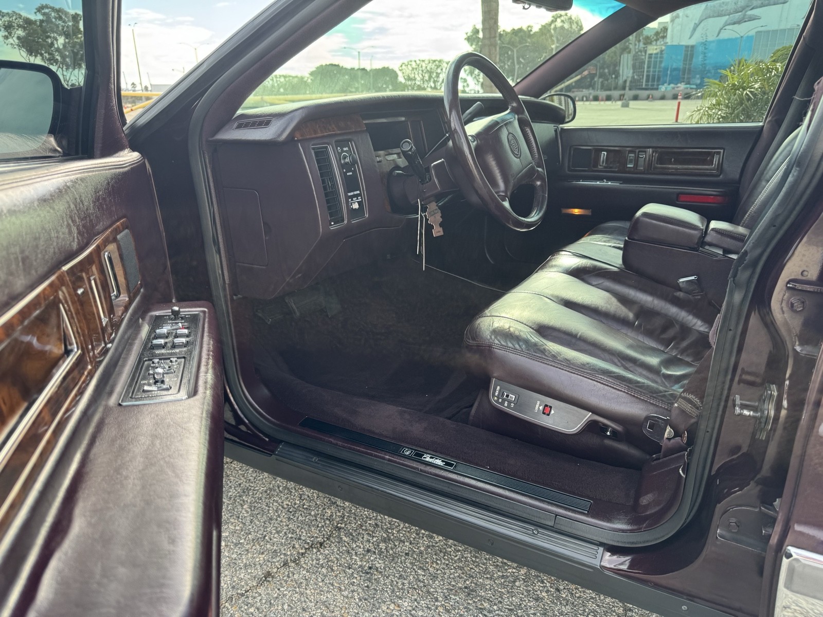 Cadillac-Fleetwood-1995-Sedan-13