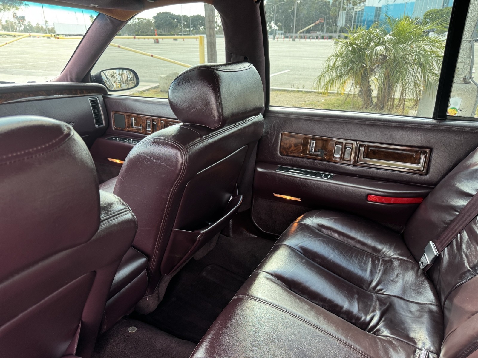 Cadillac-Fleetwood-1995-Sedan-15