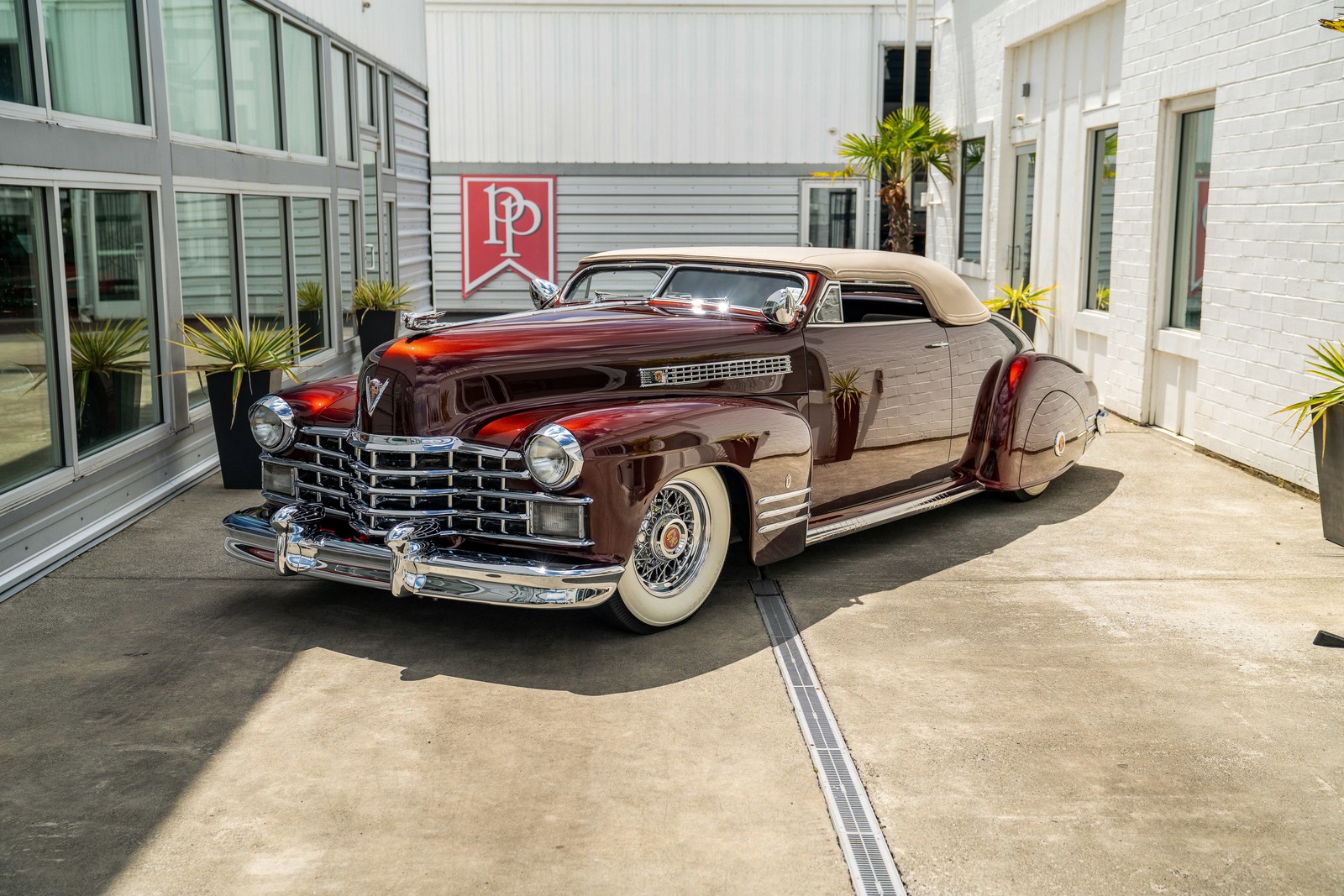 Cadillac-Kustom-Convertible-1941-Roadster-3