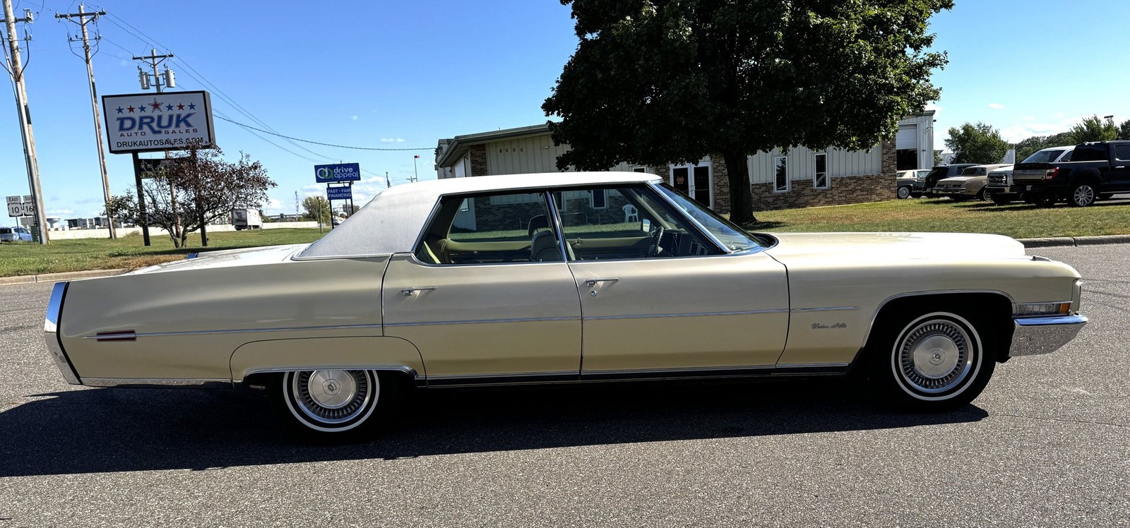 Cadillac-Sedan-DeVille-1971-Sedan-1