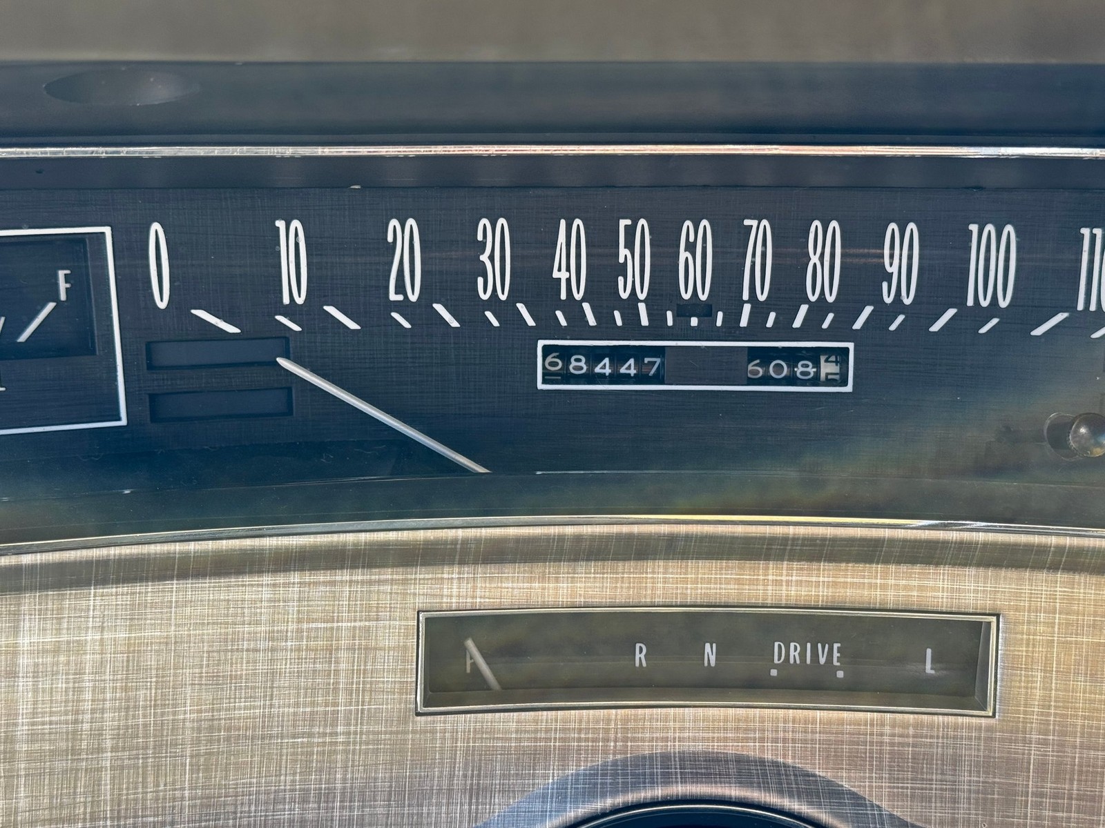 Cadillac-Sedan-DeVille-1971-Sedan-11