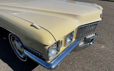 Cadillac-Sedan-DeVille-1971-Sedan-25