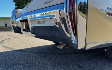 Cadillac-Sedan-DeVille-1971-Sedan-26