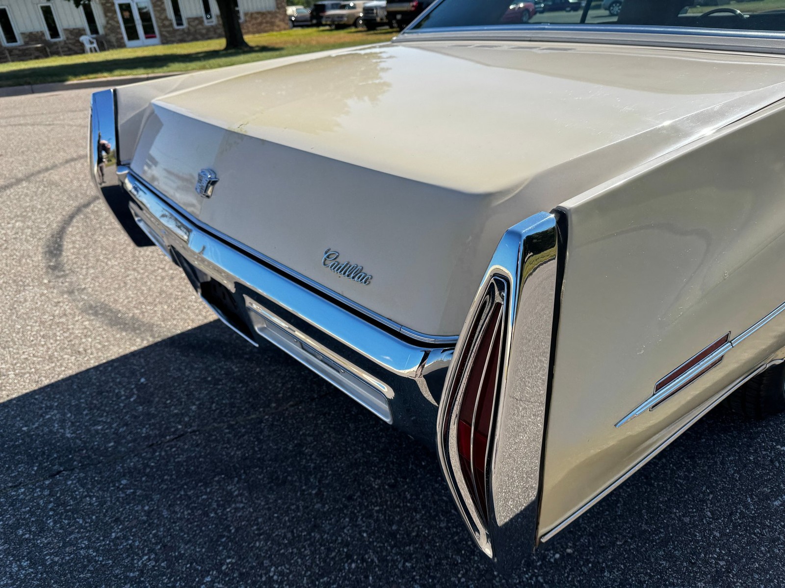 Cadillac-Sedan-DeVille-1971-Sedan-29